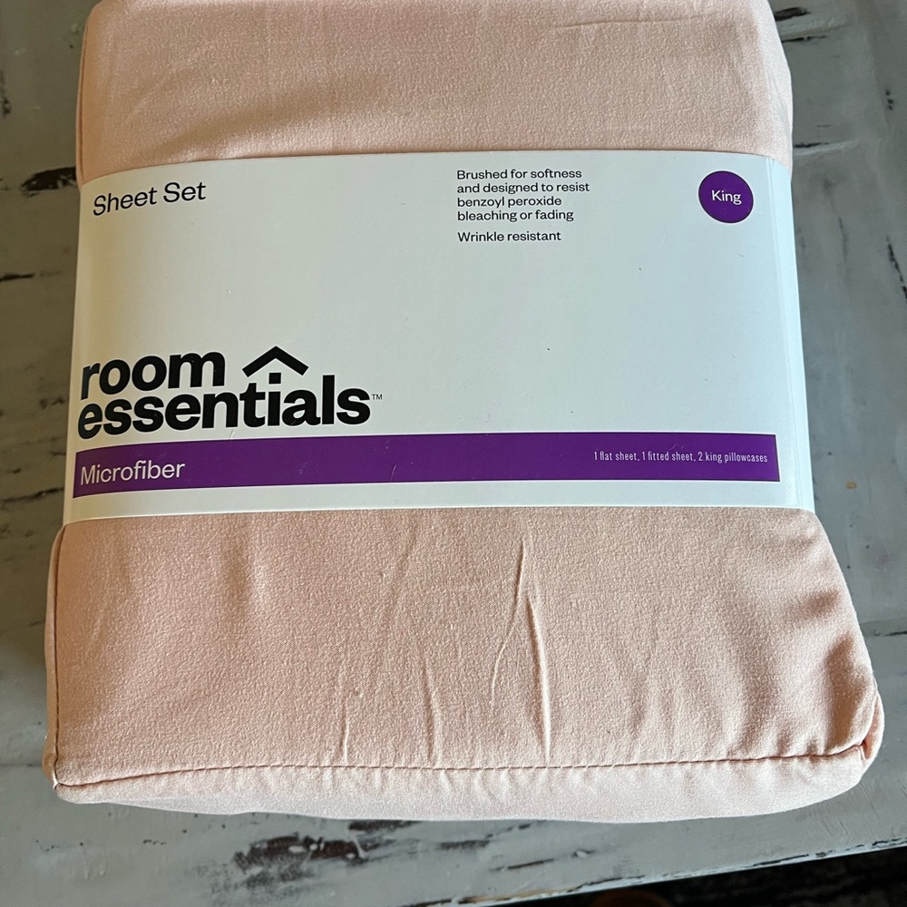 Room Essentials Pink Sheet Set Soft Bedding